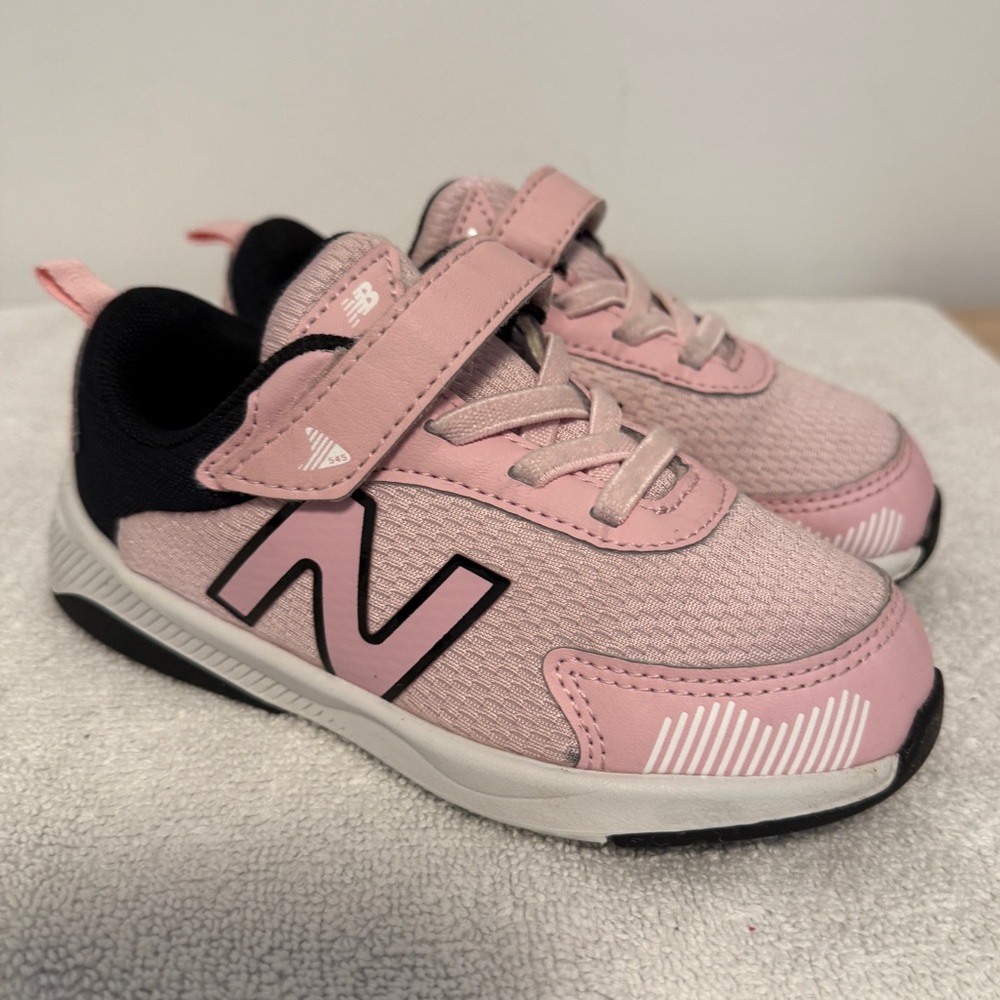Toddler New Balance runners 
Size 10